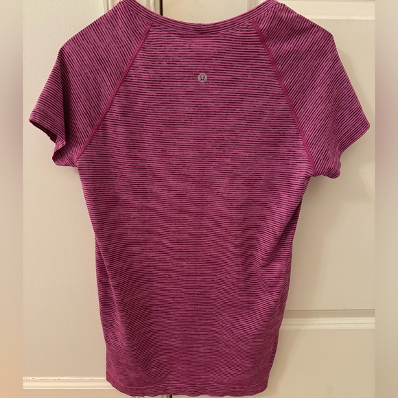Lululemon swiftly tee size 10 - Picture 3 of 3